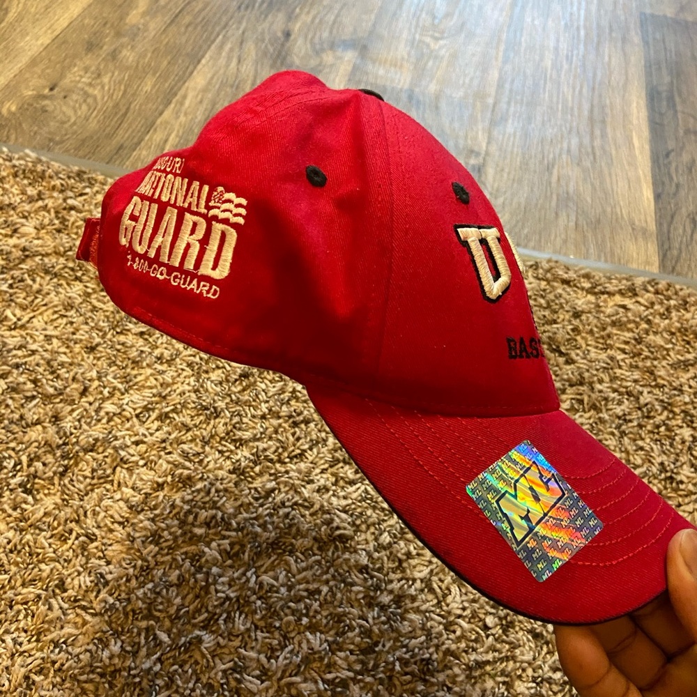 University hat - Picture 3 of 3